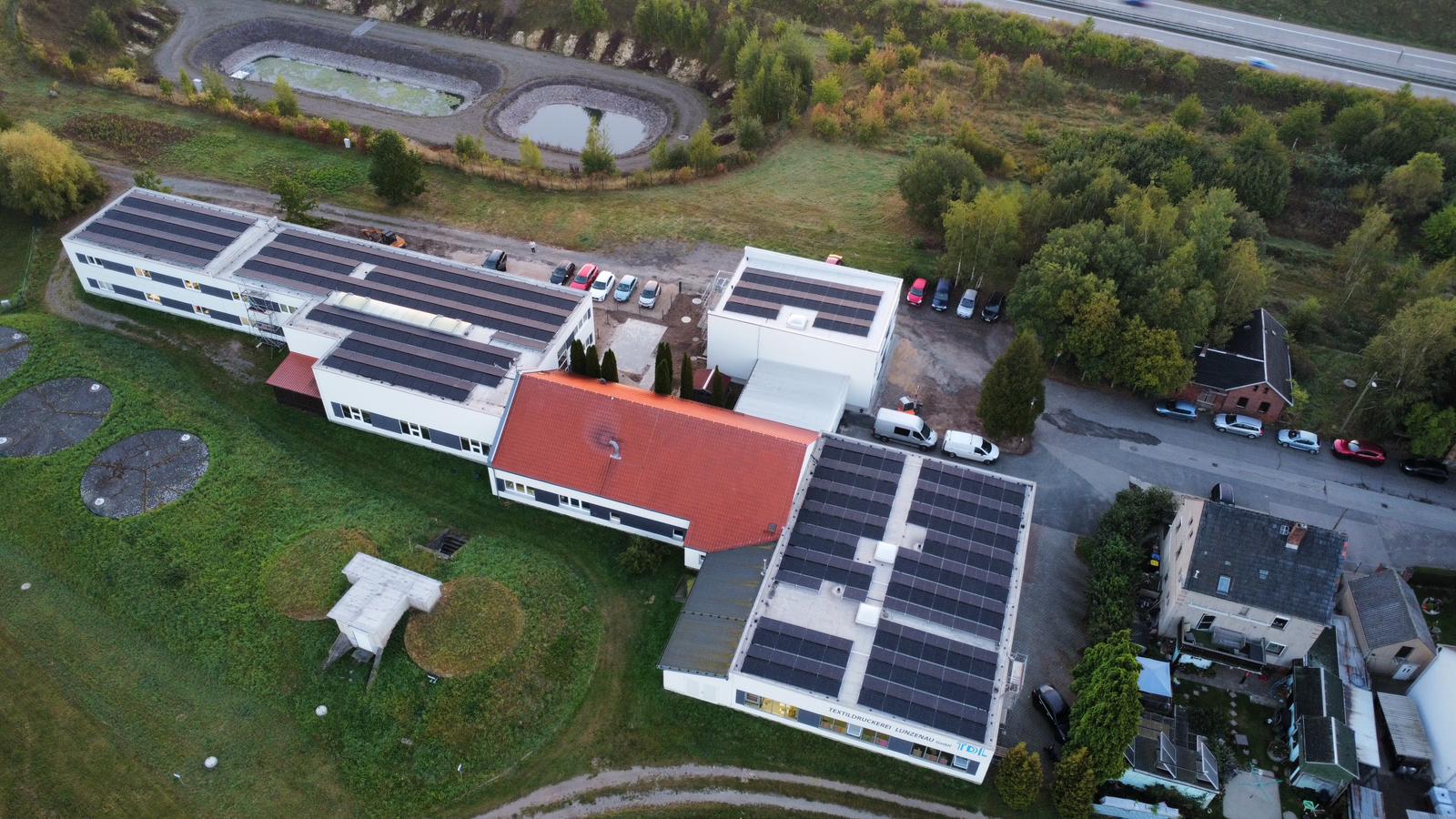 Gewerbekomplex mit Dach-PV